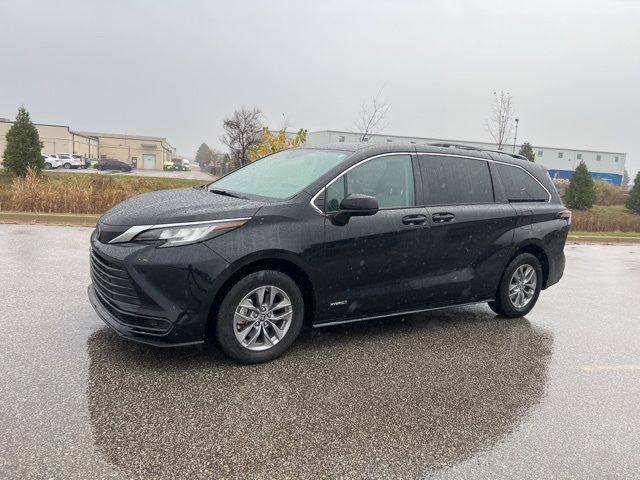 2021 Toyota Sienna LE