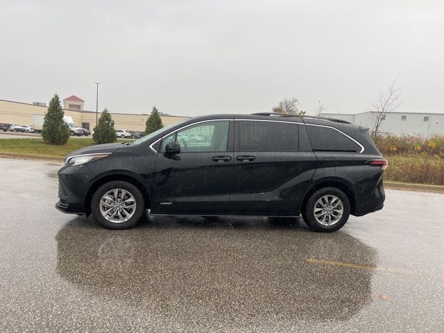 2021 Toyota Sienna LE