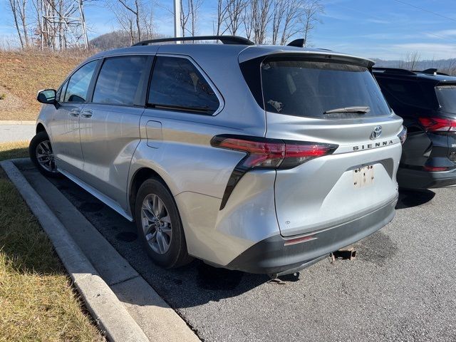 2021 Toyota Sienna LE