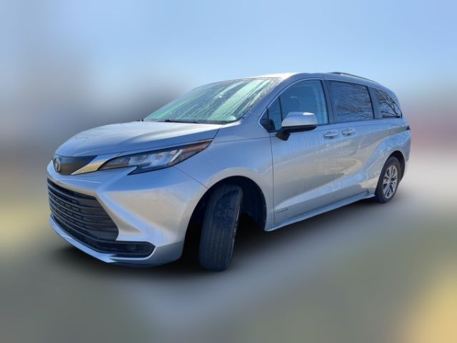 2021 Toyota Sienna LE