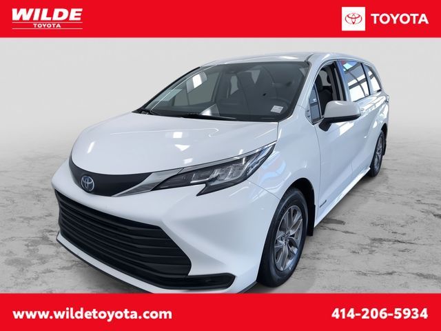 2021 Toyota Sienna LE