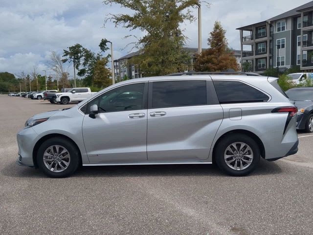 2021 Toyota Sienna LE