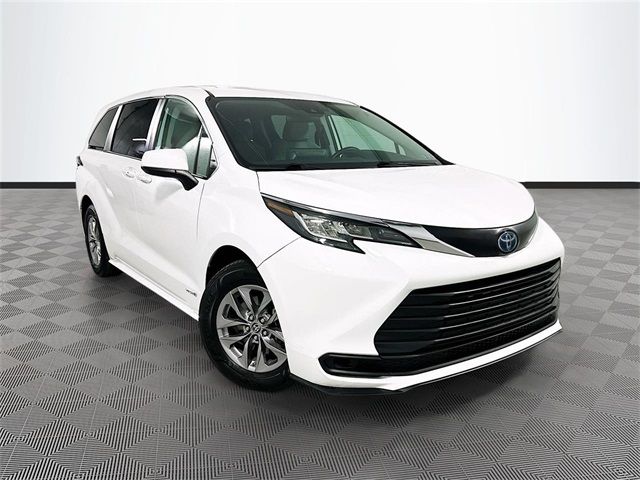 2021 Toyota Sienna LE