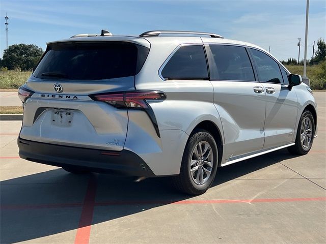 2021 Toyota Sienna LE