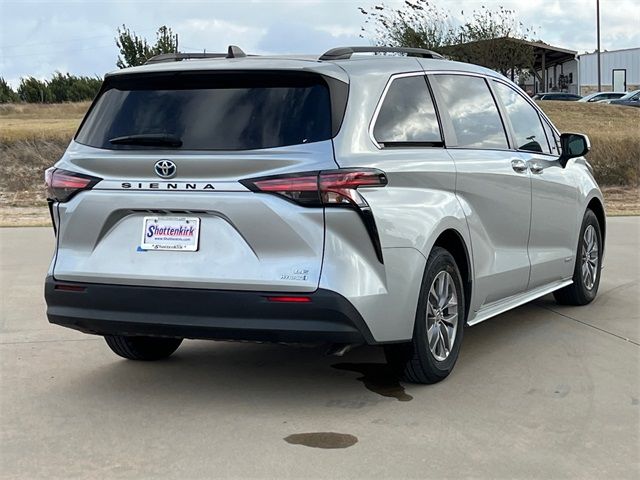 2021 Toyota Sienna LE