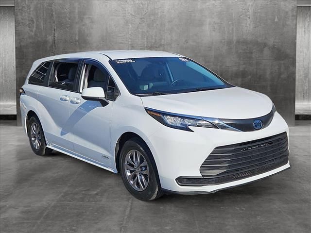 2021 Toyota Sienna LE