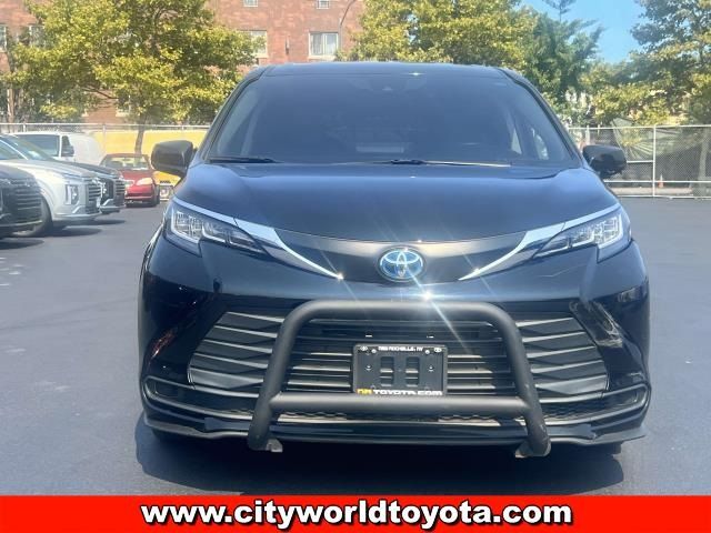 2021 Toyota Sienna LE