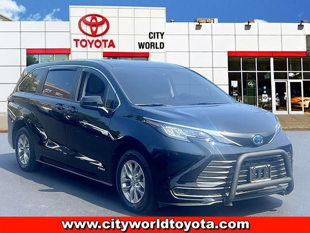 2021 Toyota Sienna LE