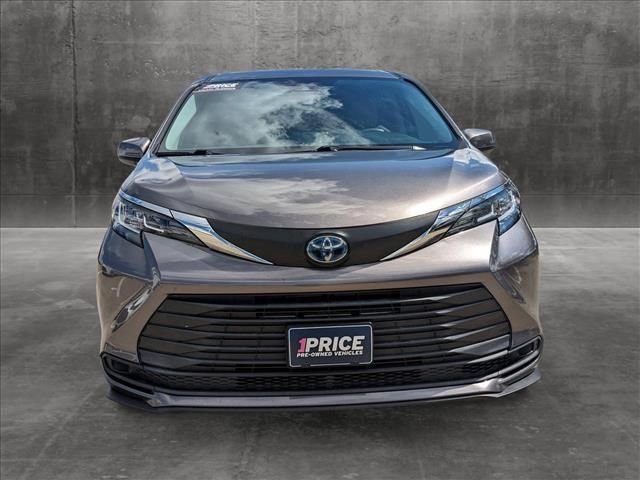 2021 Toyota Sienna LE