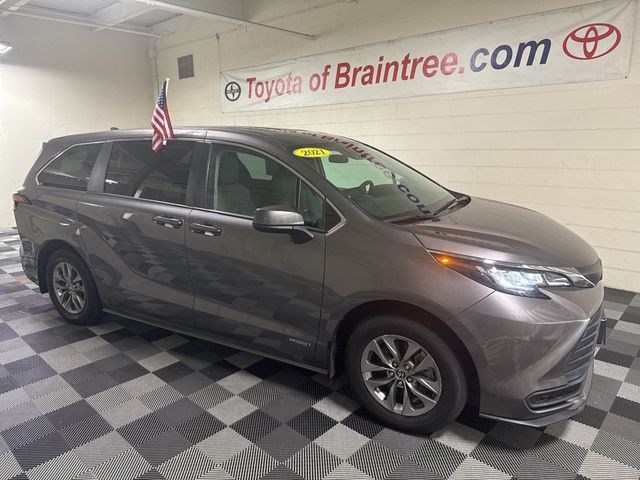 2021 Toyota Sienna LE