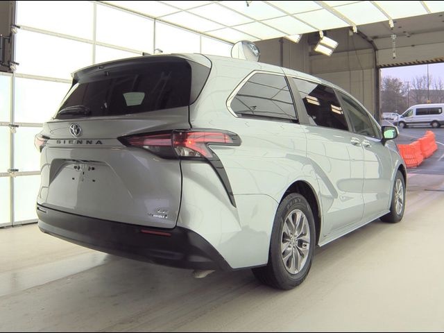 2021 Toyota Sienna LE