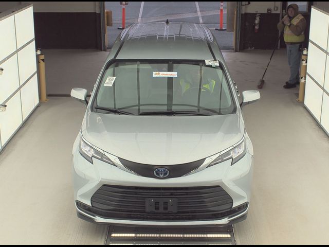 2021 Toyota Sienna LE