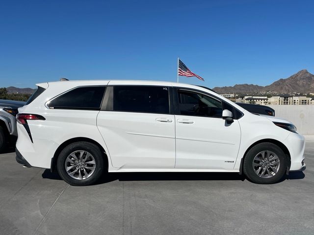 2021 Toyota Sienna LE