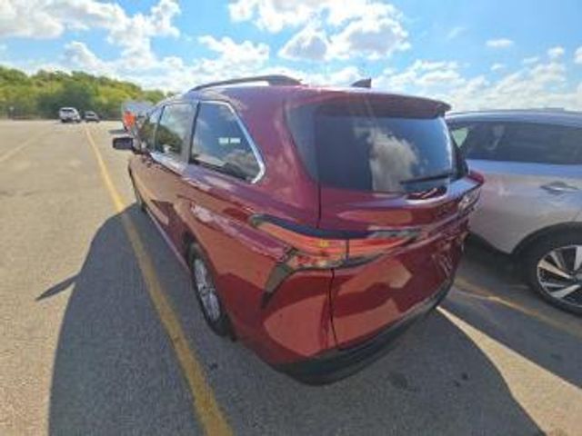 2021 Toyota Sienna LE