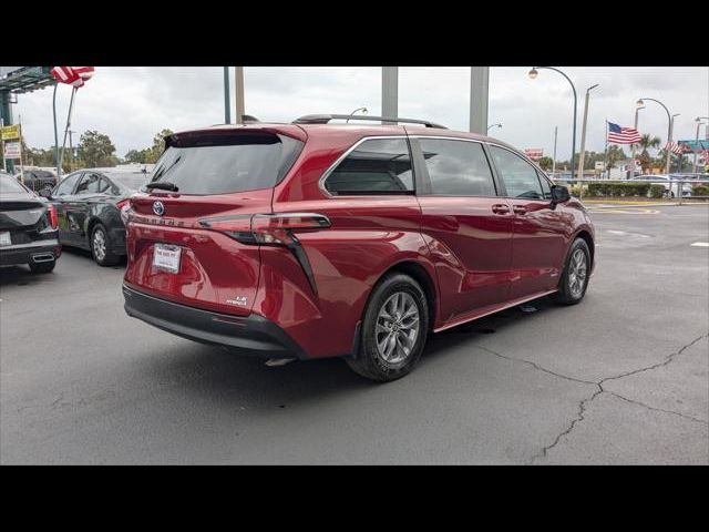 2021 Toyota Sienna LE