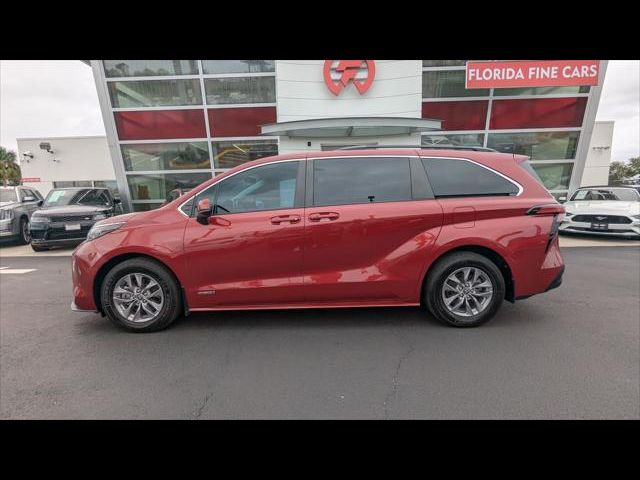 2021 Toyota Sienna LE