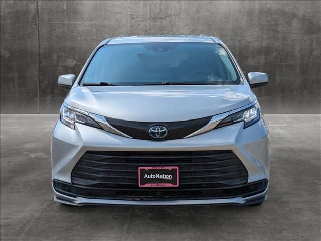 2021 Toyota Sienna LE