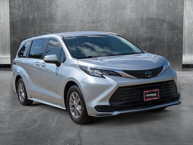 2021 Toyota Sienna LE