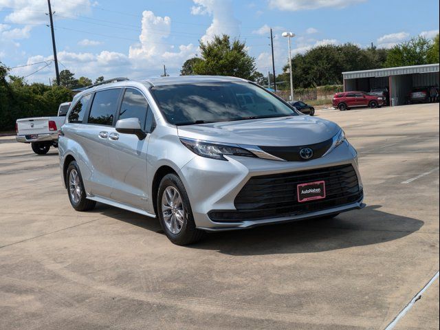 2021 Toyota Sienna LE