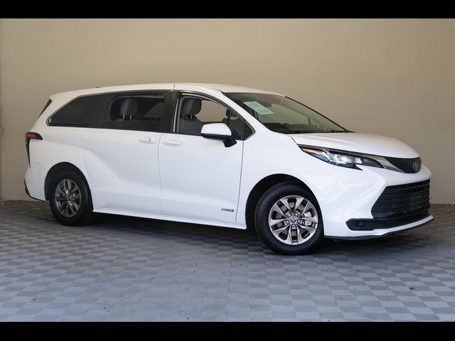 2021 Toyota Sienna LE