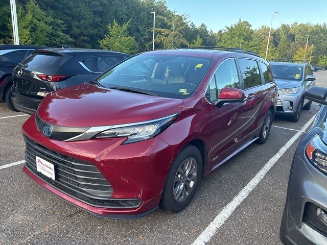 2021 Toyota Sienna LE