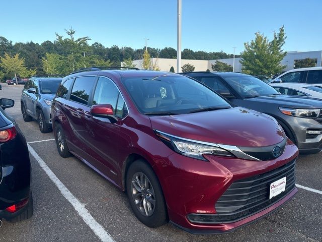 2021 Toyota Sienna LE