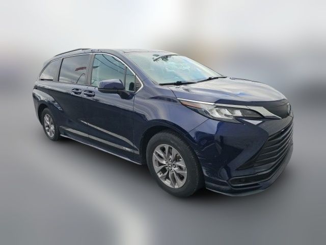 2021 Toyota Sienna LE