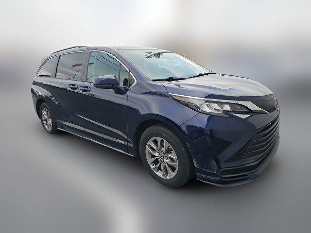 2021 Toyota Sienna LE