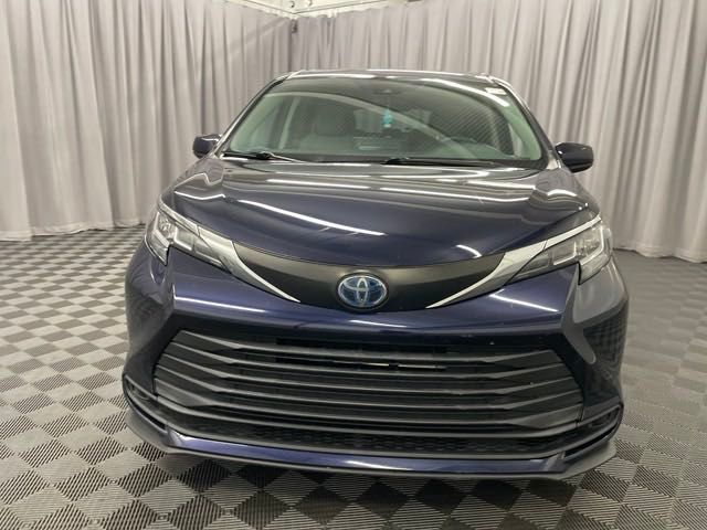 2021 Toyota Sienna LE