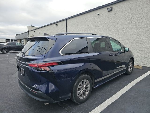 2021 Toyota Sienna LE