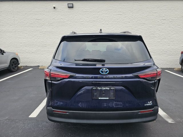 2021 Toyota Sienna LE