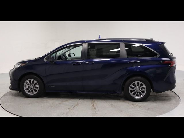 2021 Toyota Sienna LE