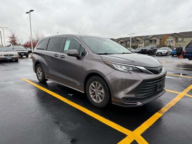 2021 Toyota Sienna LE