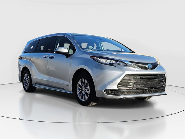 2021 Toyota Sienna LE