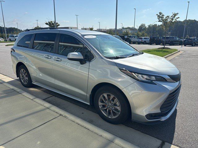 2021 Toyota Sienna LE