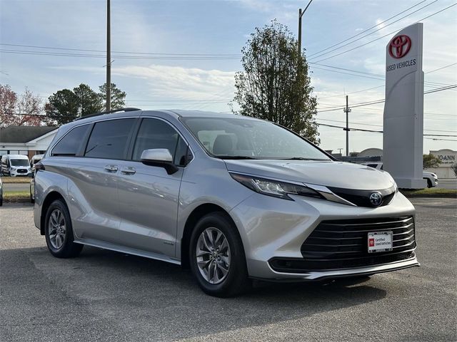 2021 Toyota Sienna LE