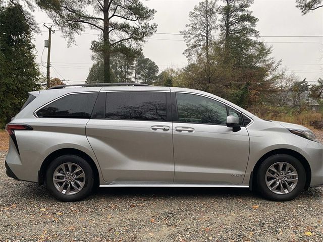 2021 Toyota Sienna LE