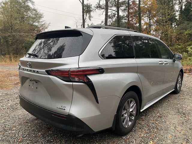 2021 Toyota Sienna LE