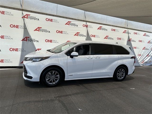 2021 Toyota Sienna LE