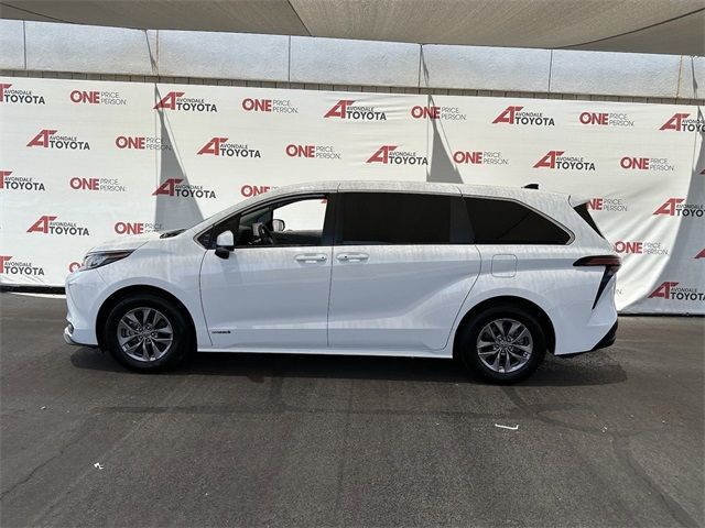 2021 Toyota Sienna LE