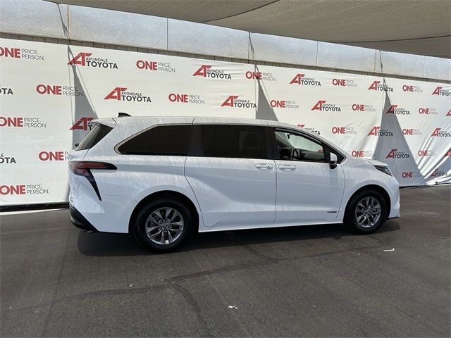 2021 Toyota Sienna LE