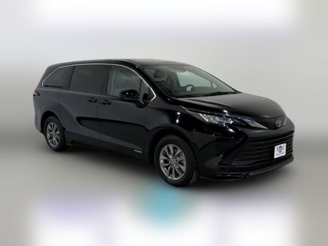 2021 Toyota Sienna LE