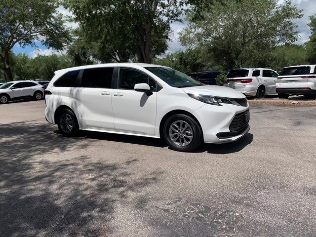 2021 Toyota Sienna LE