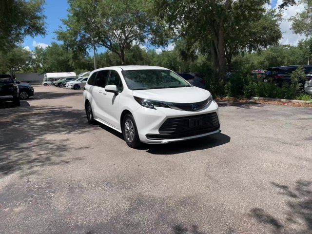 2021 Toyota Sienna LE