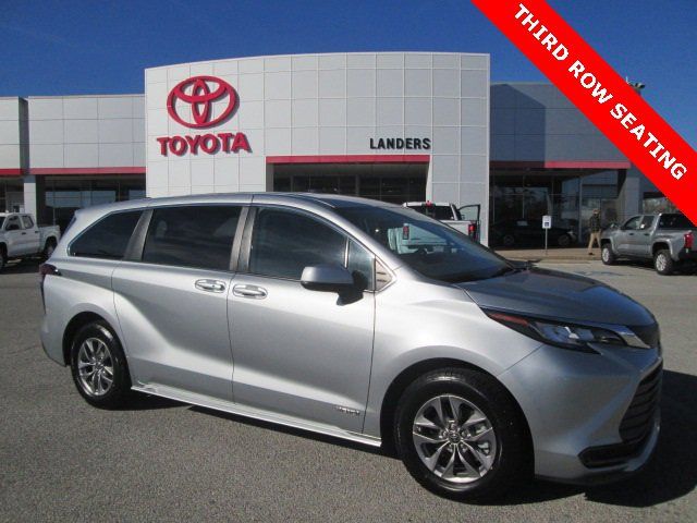 2021 Toyota Sienna LE