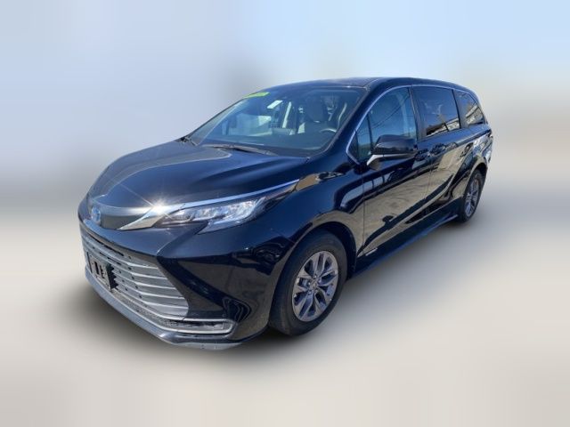 2021 Toyota Sienna LE