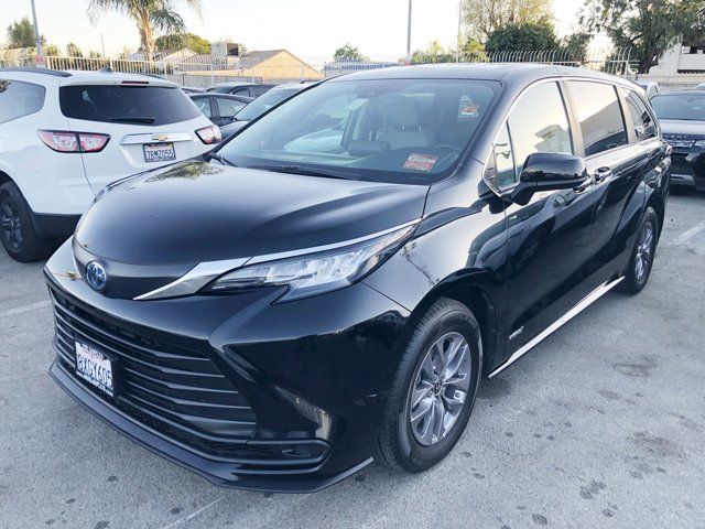 2021 Toyota Sienna LE