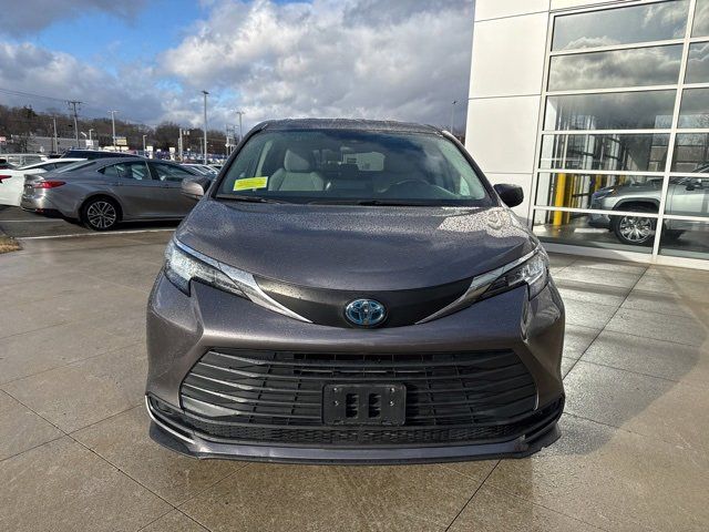 2021 Toyota Sienna LE