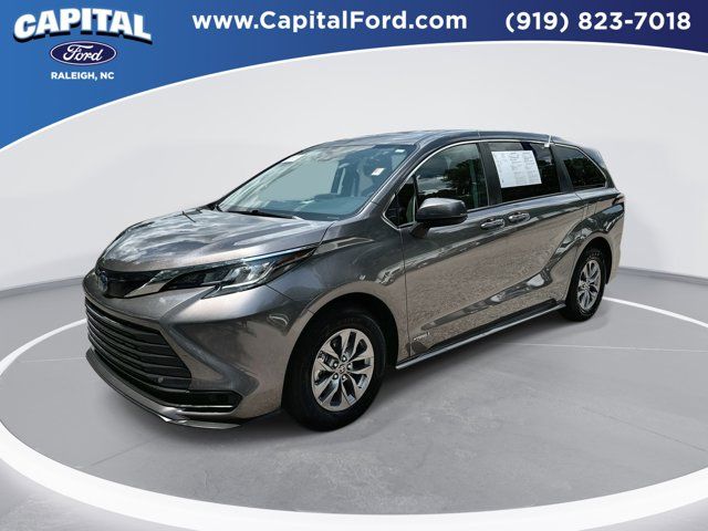 2021 Toyota Sienna LE