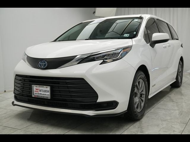 2021 Toyota Sienna LE